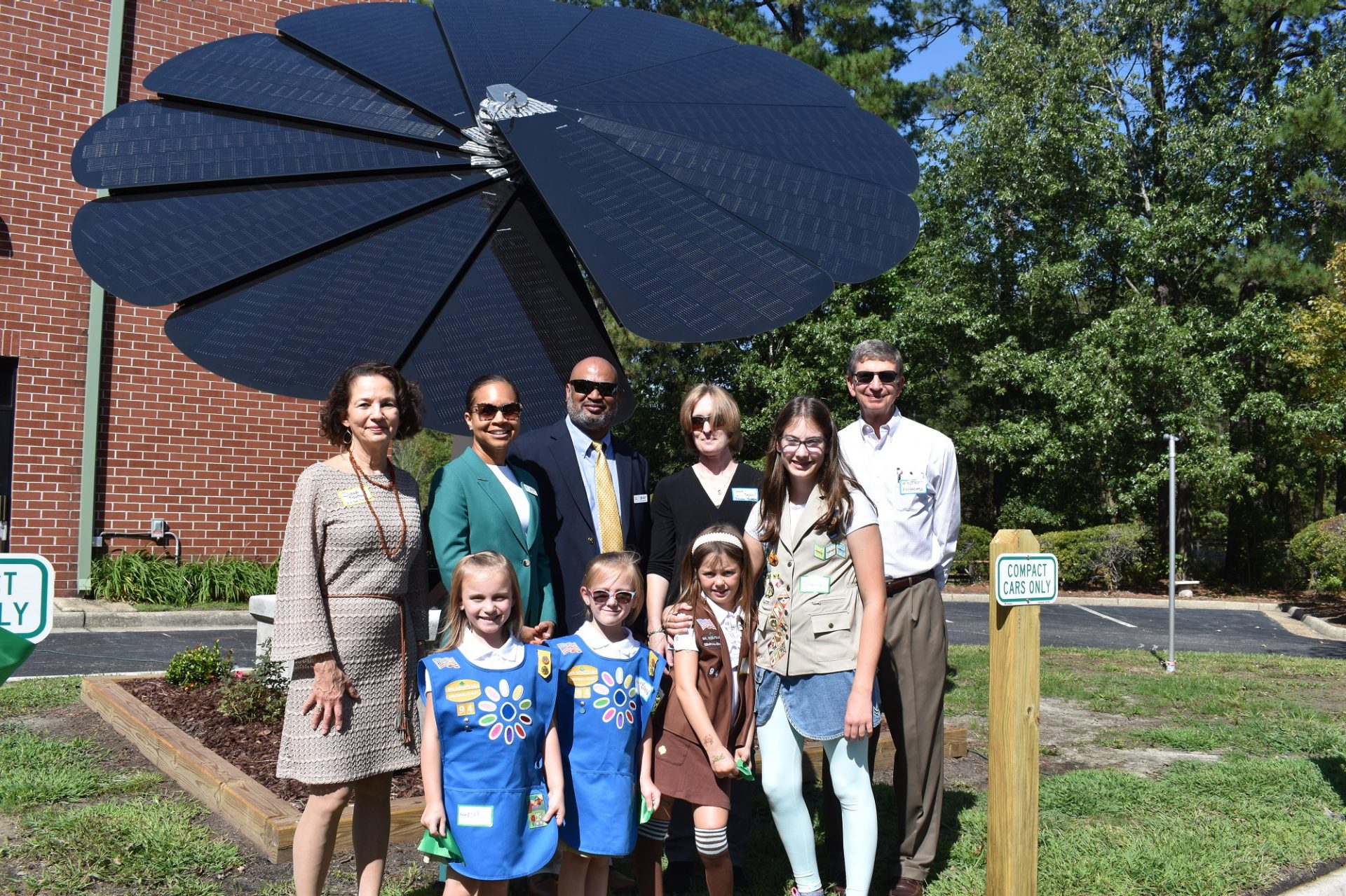 Local Girl Scouts and representatives from our funding partners at the SmartFlower ribbon cutting: Senator Kaine’s Regional Director Diane Kaufman, Sarah Taylor and Whitney Saunders from The Blocker Foundation, and Tonya Byrd and Troy Lindsey from Dominion Energy.