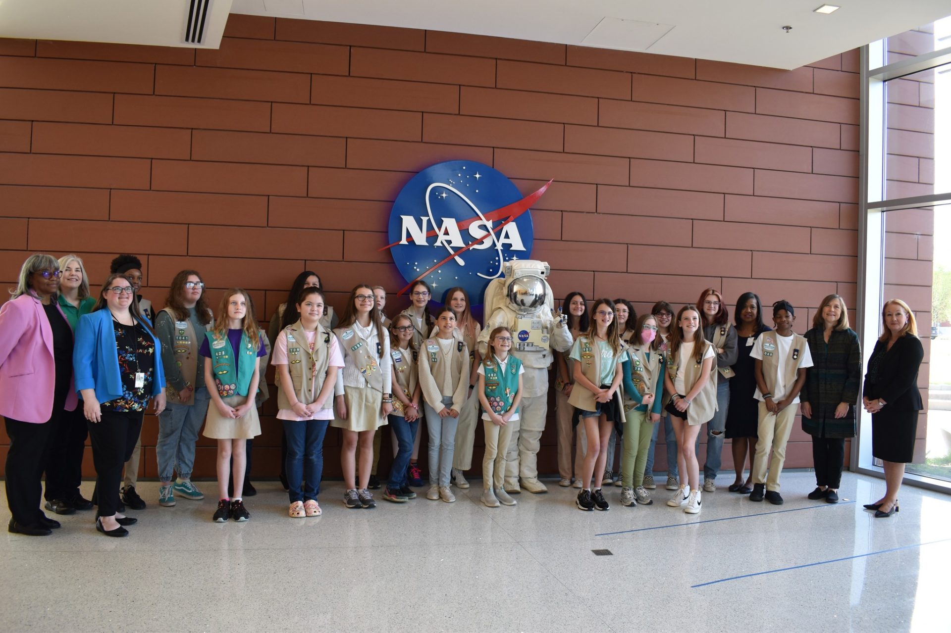  Girl Scouts at NASA’s Langley Research Center 