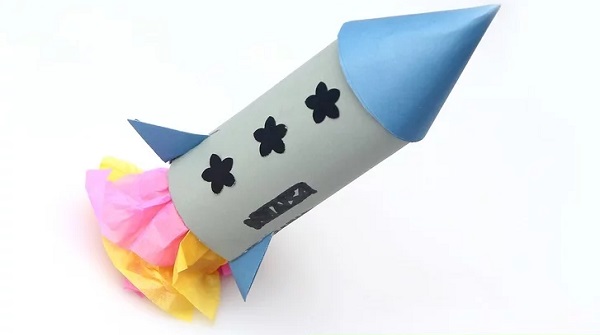 Make a Daisy Launch Rocket by recycling a toilet paper roll!