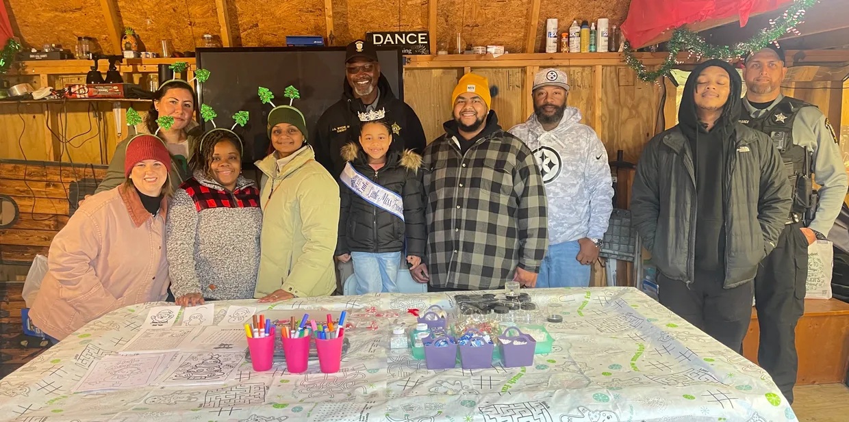 S’mores, books, and snowglobes brought Franklin Farms families together as local groups teamed up to share winter fun, learning tools, and Girl Scout opportunities.